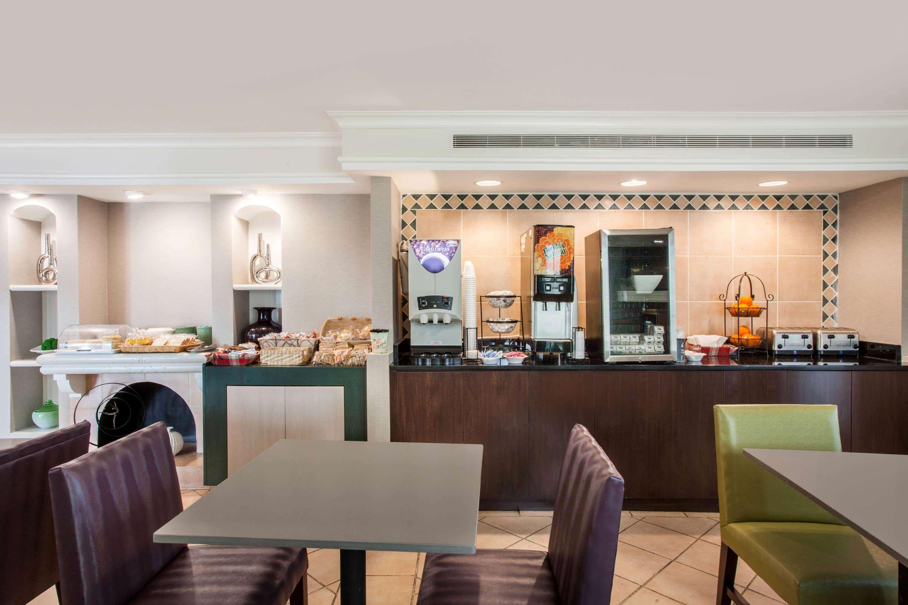 Baymont By Wyndham Fort Myers Central Экстерьер фото