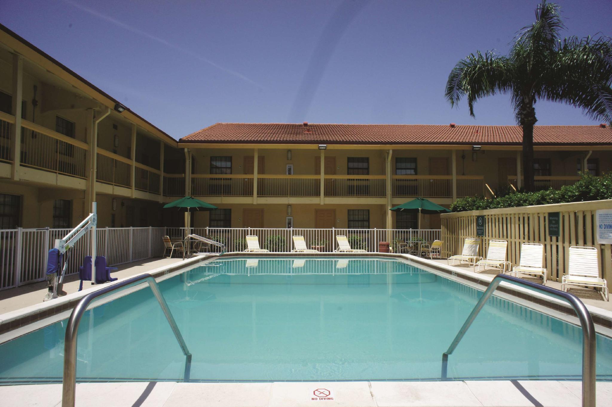 Baymont By Wyndham Fort Myers Central Экстерьер фото