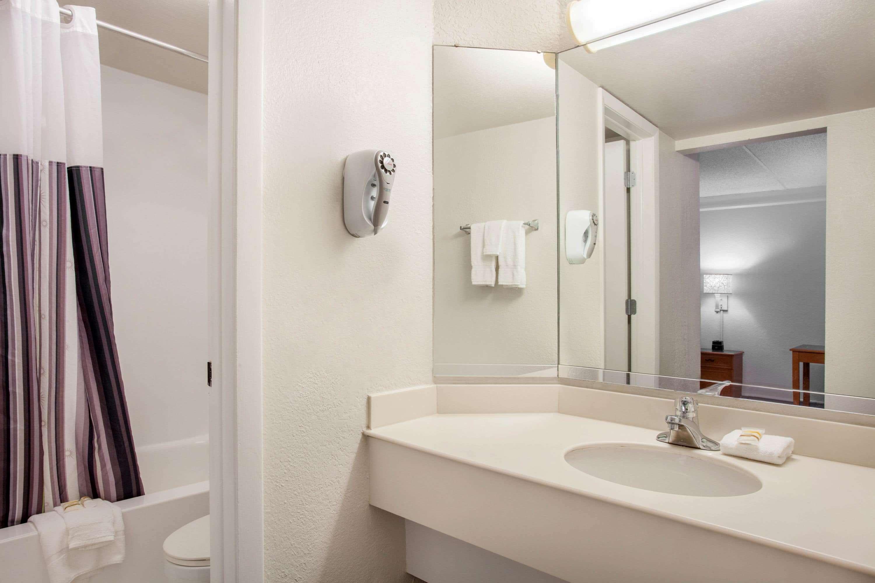 Baymont By Wyndham Fort Myers Central Экстерьер фото