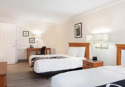 Baymont By Wyndham Fort Myers Central Экстерьер фото