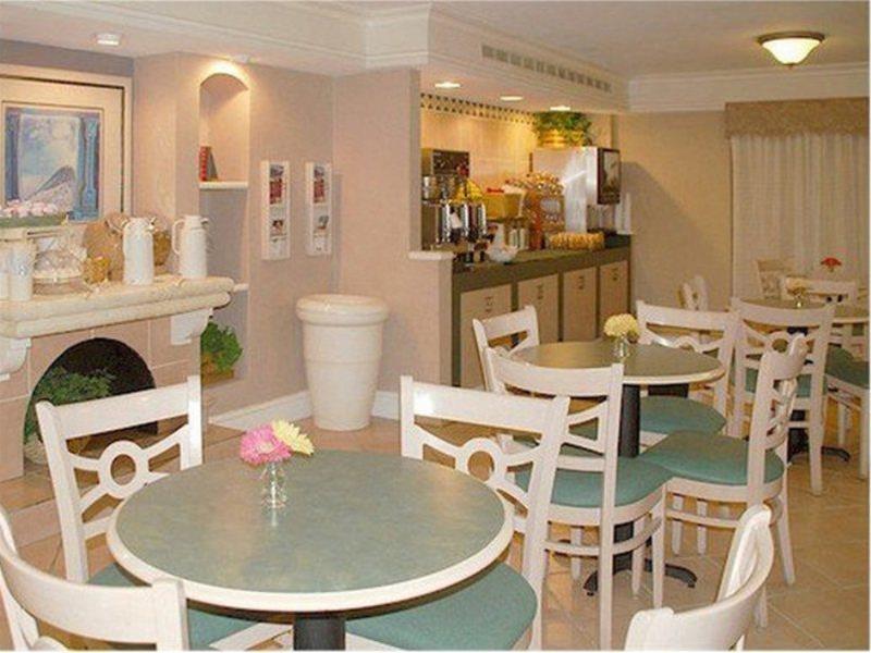 Baymont By Wyndham Fort Myers Central Экстерьер фото